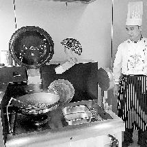 炒菜机器人现身郑州