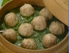 蟹粉灌汤小笼包（苏菜）