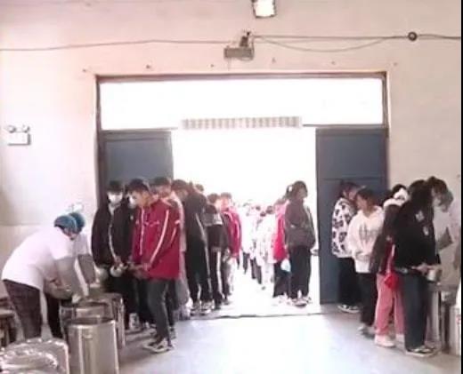 校长换不动的餐饮公司出事了