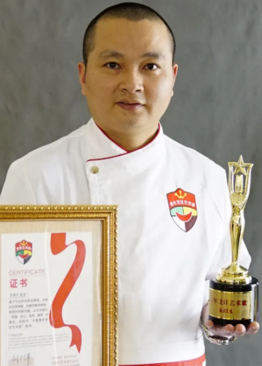 王国文：年销量86400斤的牛蛙锅